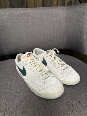 Nike Low-Top Suede Sneakers - Cream with Dark Teal Swoosh
